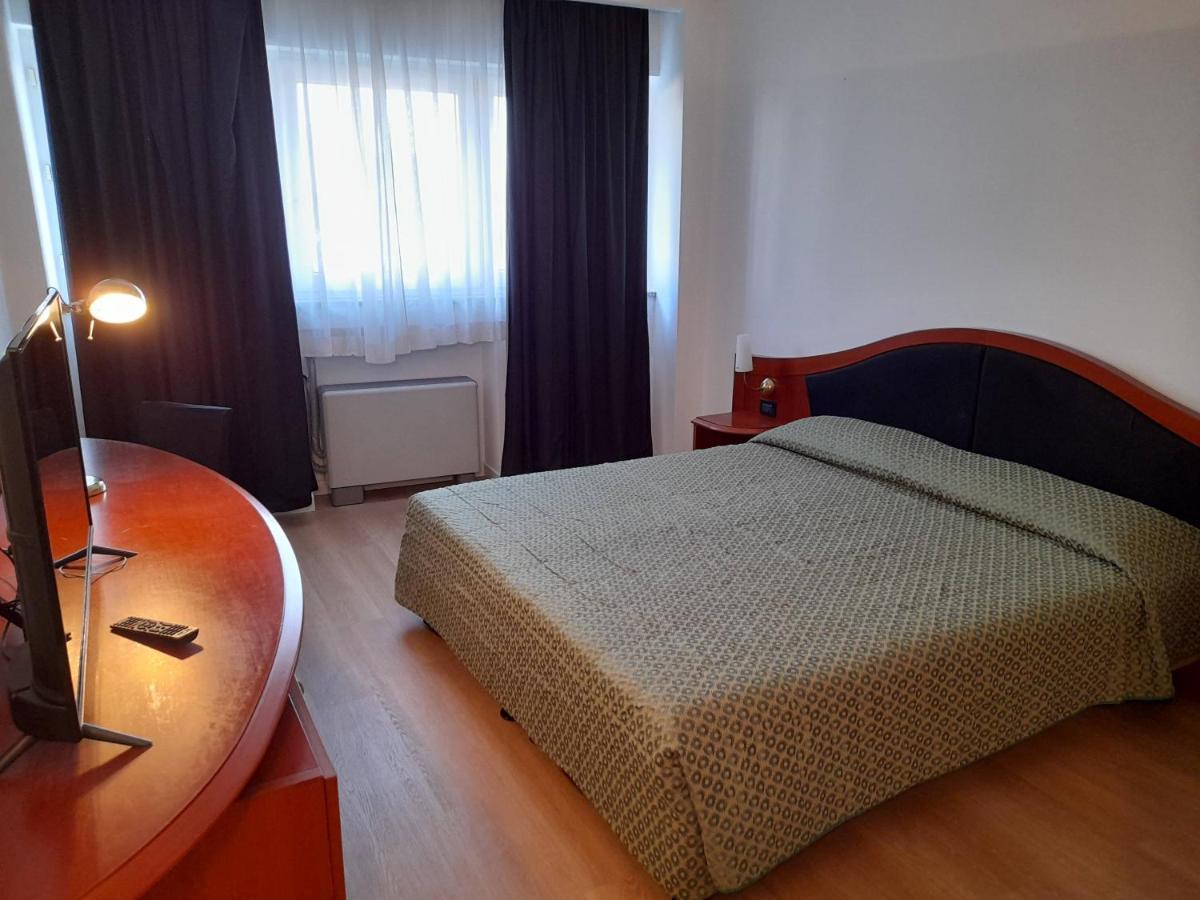 Hotel Donizetti Лаллио Экстерьер фото