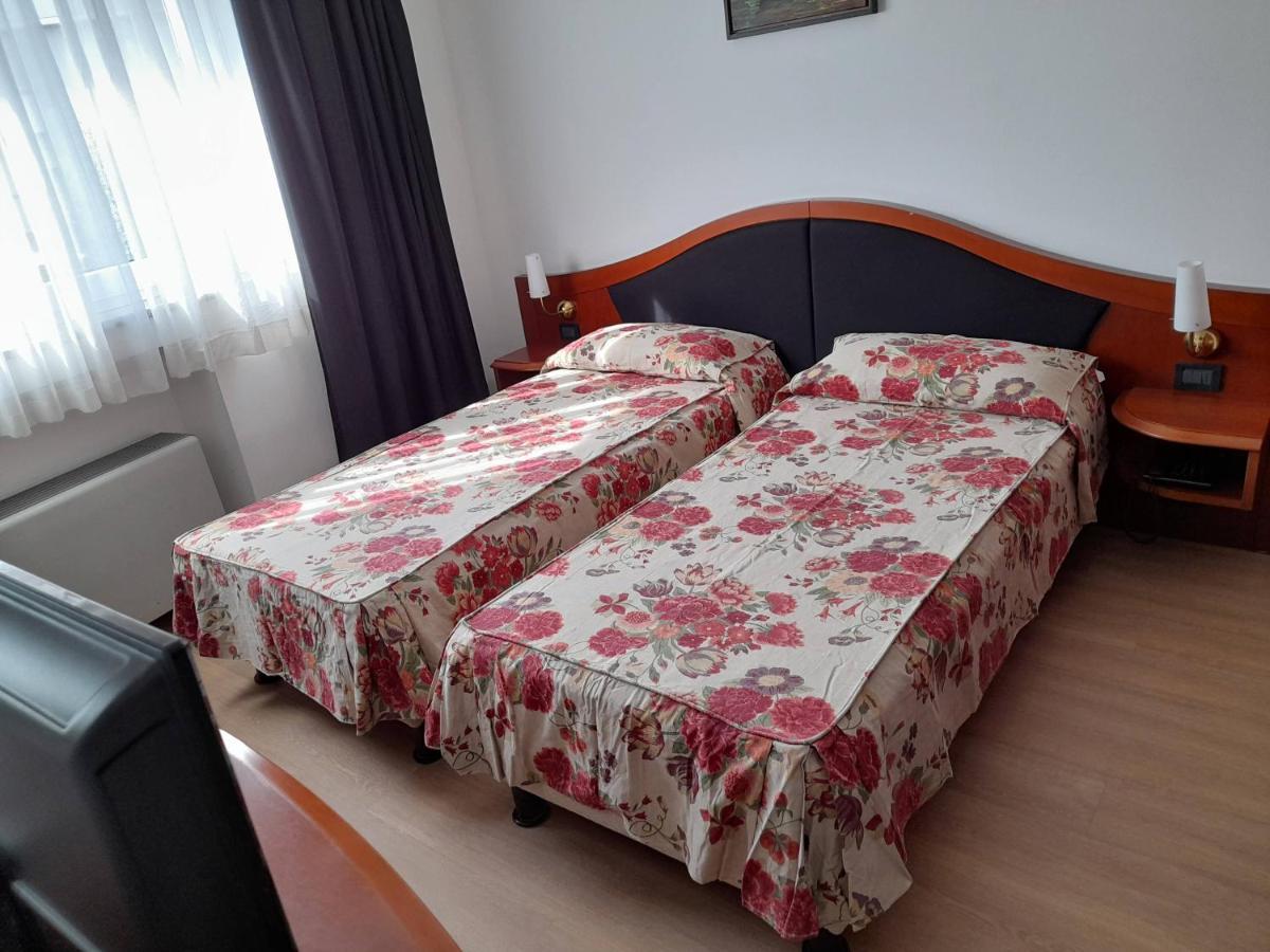 Hotel Donizetti Лаллио Экстерьер фото