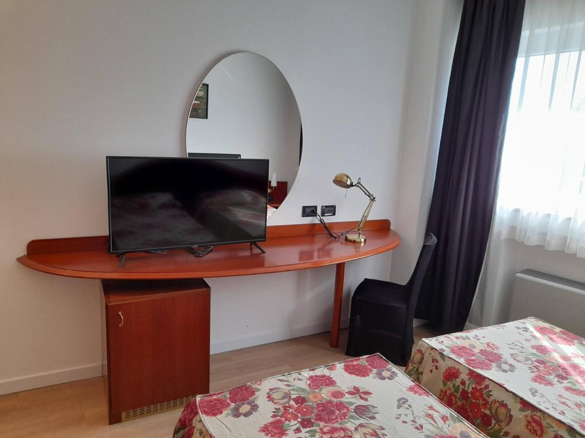 Hotel Donizetti Лаллио Экстерьер фото