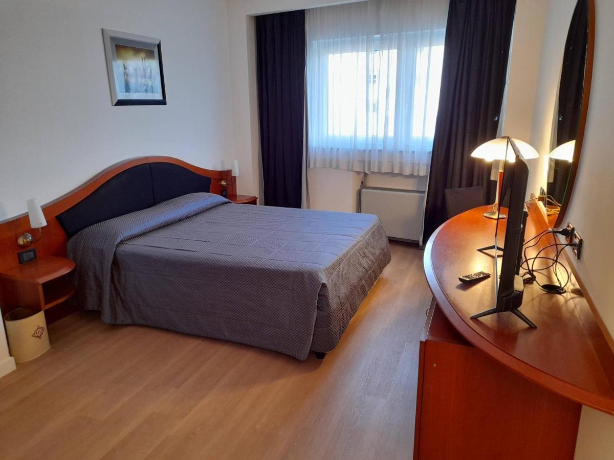 Hotel Donizetti Лаллио Экстерьер фото