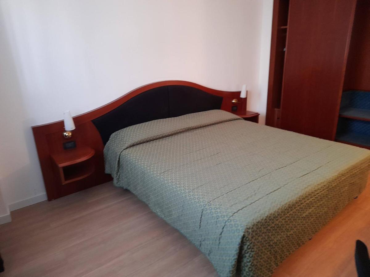 Hotel Donizetti Лаллио Экстерьер фото