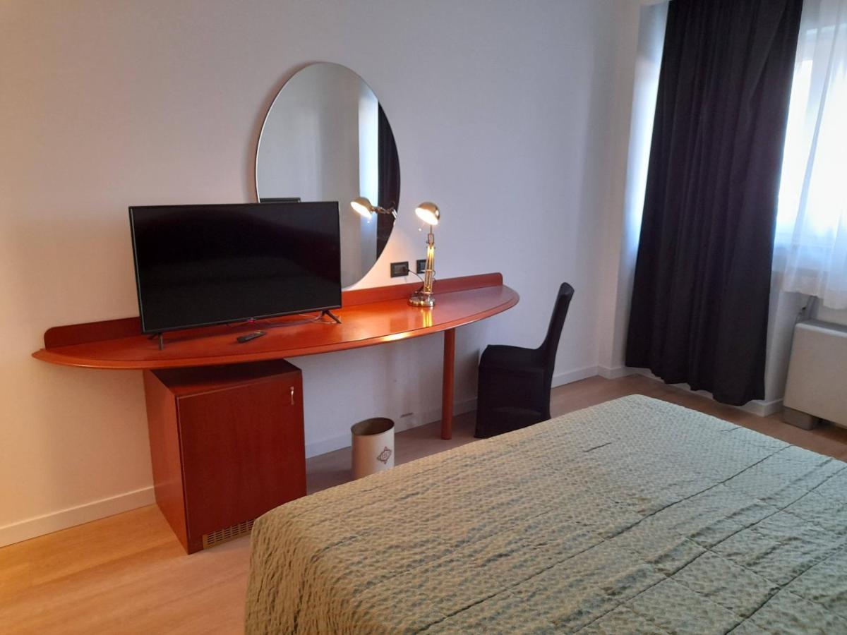 Hotel Donizetti Лаллио Экстерьер фото