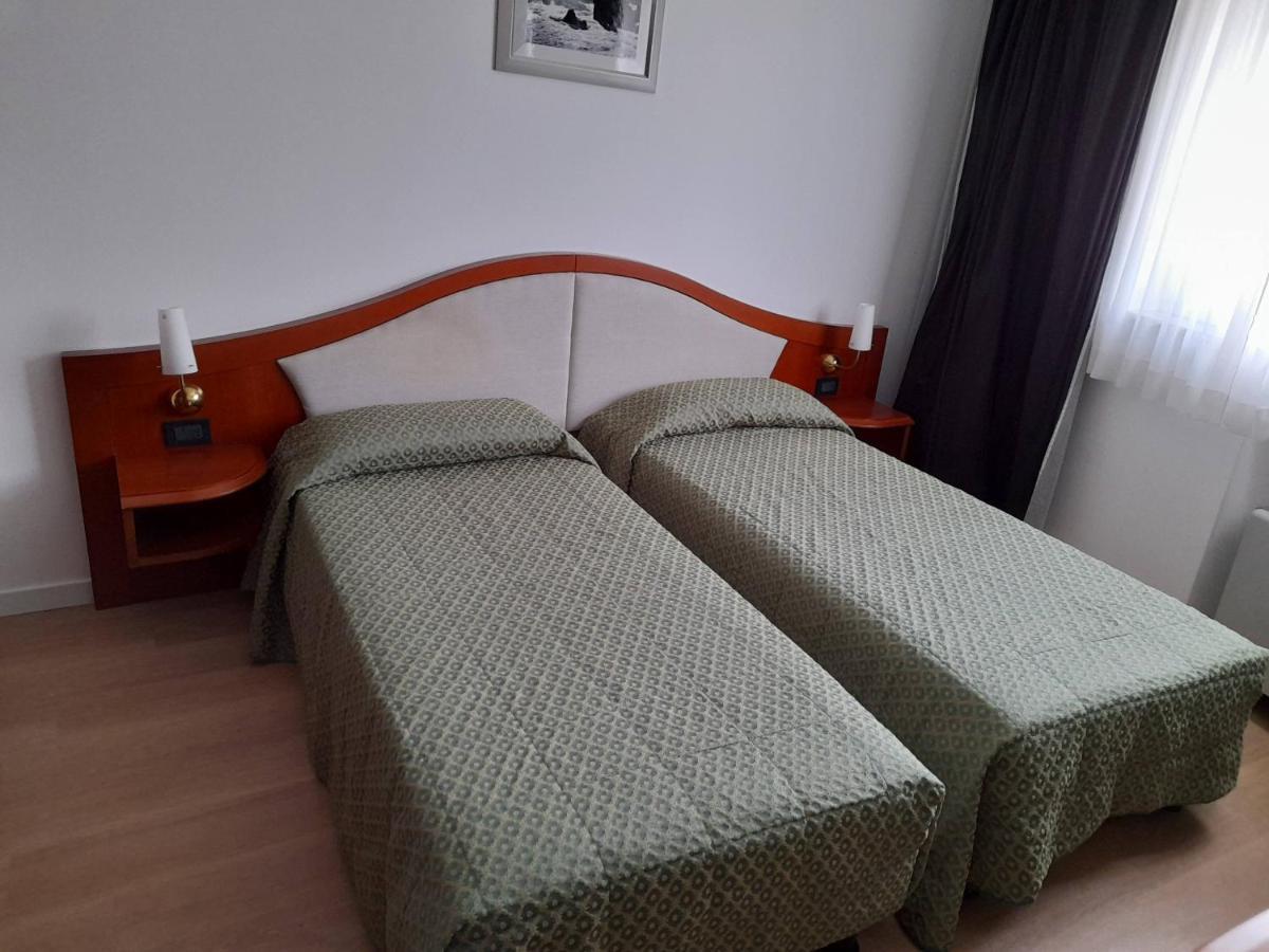 Hotel Donizetti Лаллио Экстерьер фото