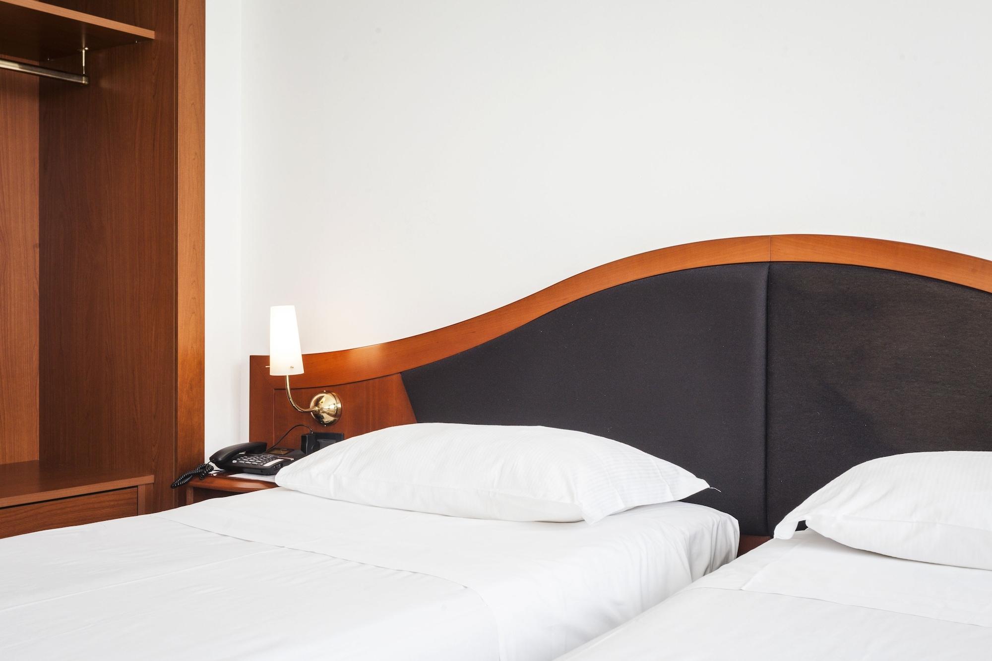 Hotel Donizetti Лаллио Экстерьер фото