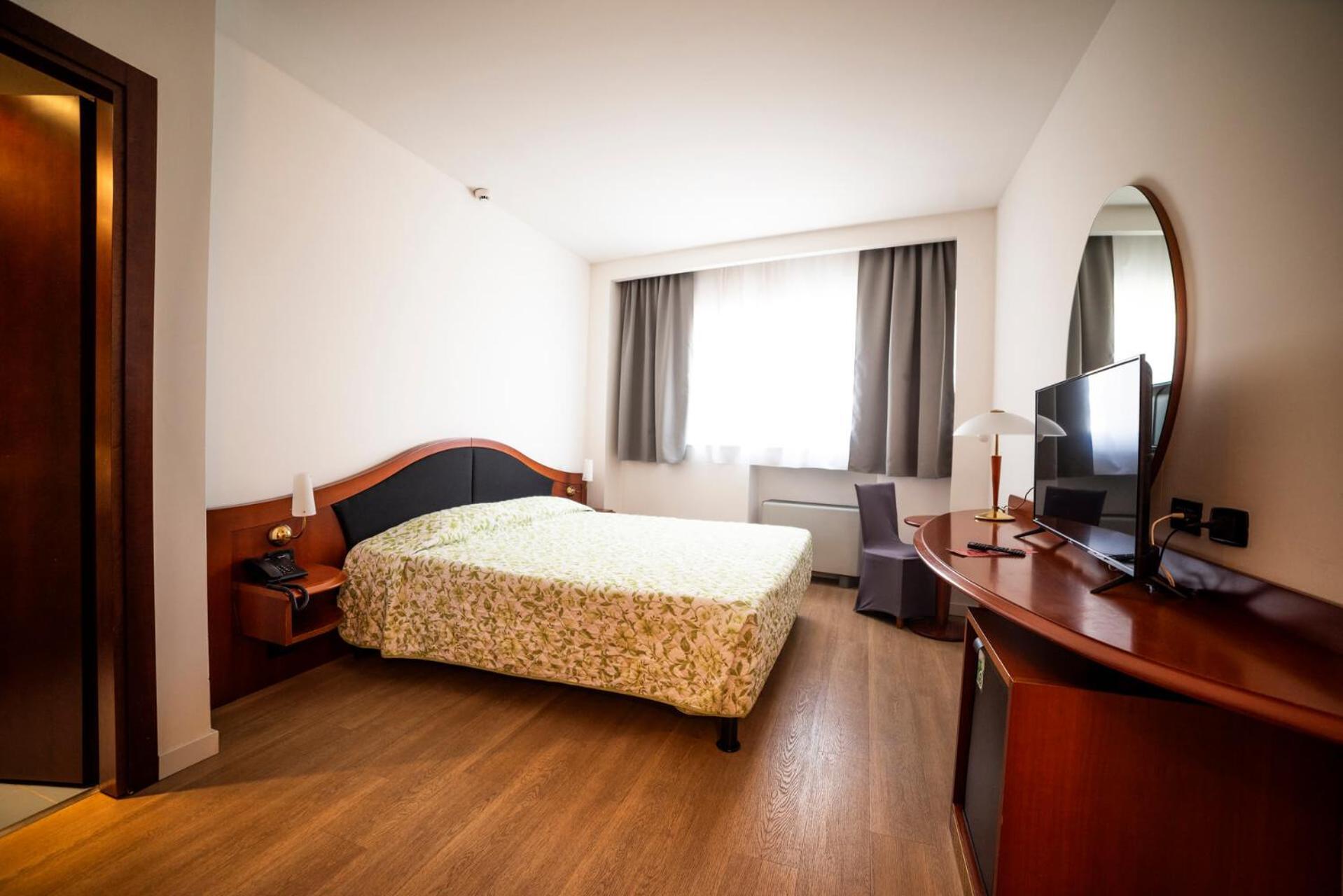 Hotel Donizetti Лаллио Экстерьер фото