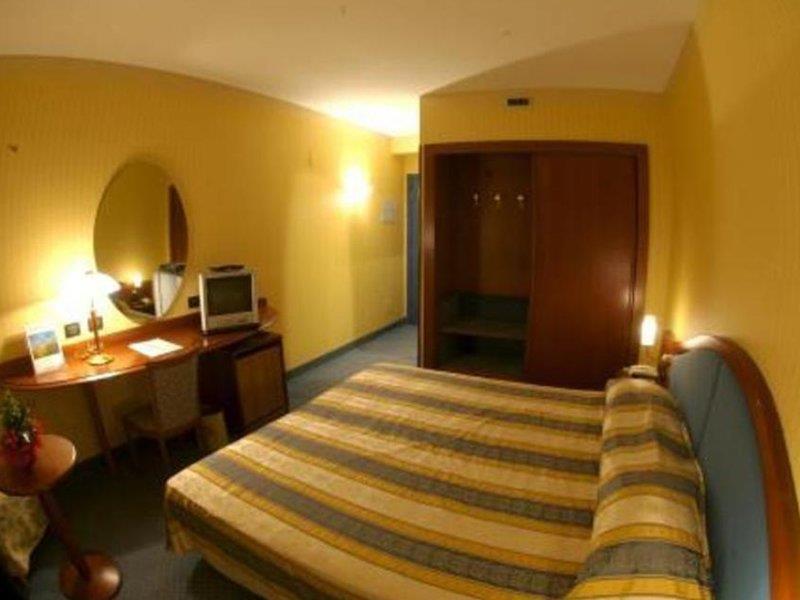 Hotel Donizetti Лаллио Экстерьер фото