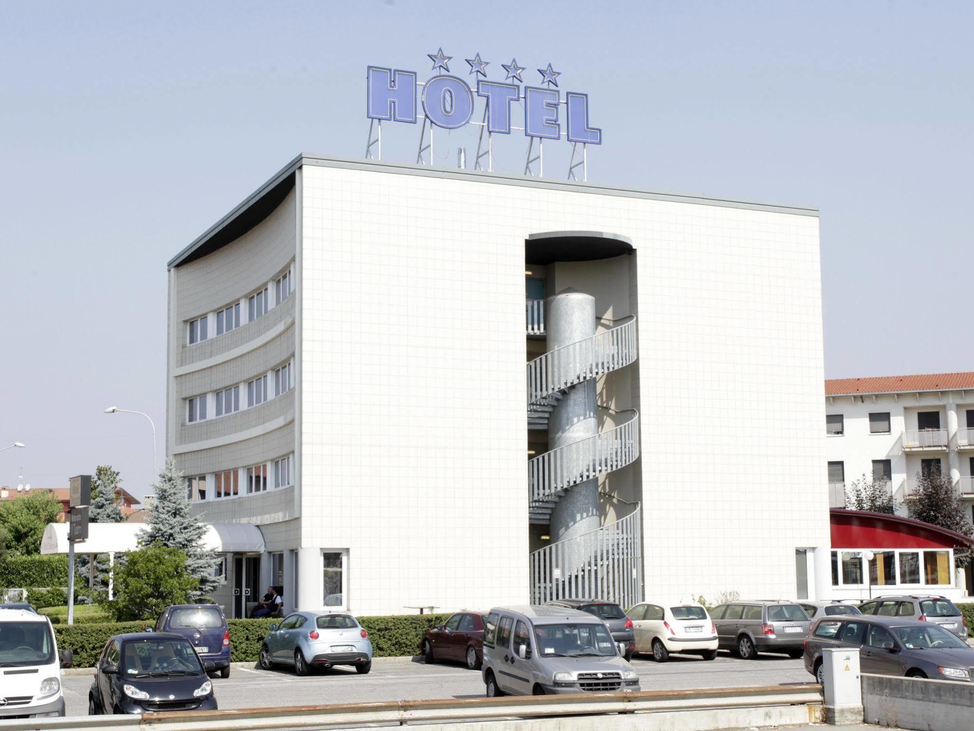 Hotel Donizetti Лаллио Экстерьер фото